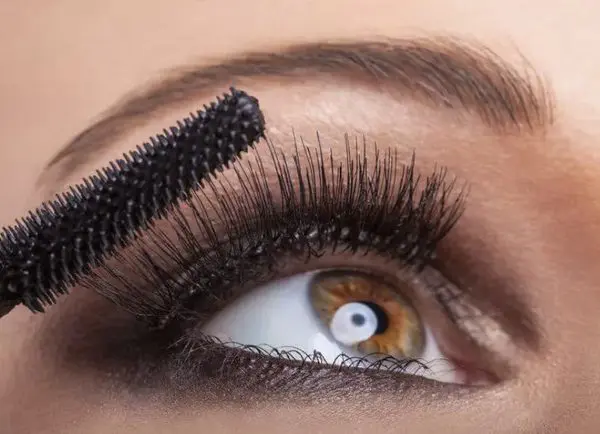 6 tips para evitar que la máscara de pestañas se corra