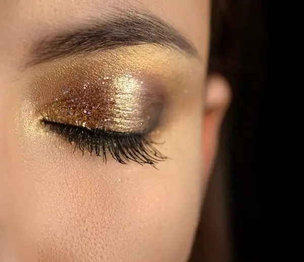 Tendencias sobre maquillaje para las noches de verano 2021