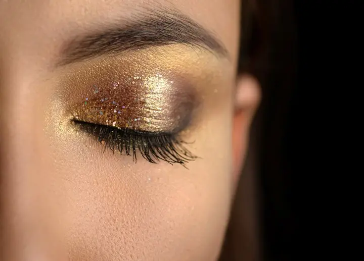 Tendencias sobre maquillaje para las noches de verano 2021