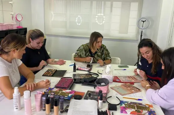 Formación en maquillaje profesional: Tu camino al éxito