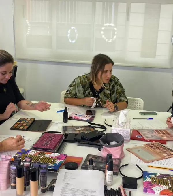 Formación en maquillaje profesional: Tu camino al éxito