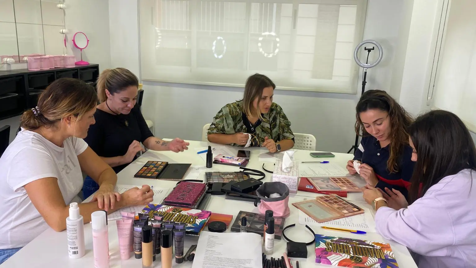 Formación en maquillaje profesional: Tu camino al éxito