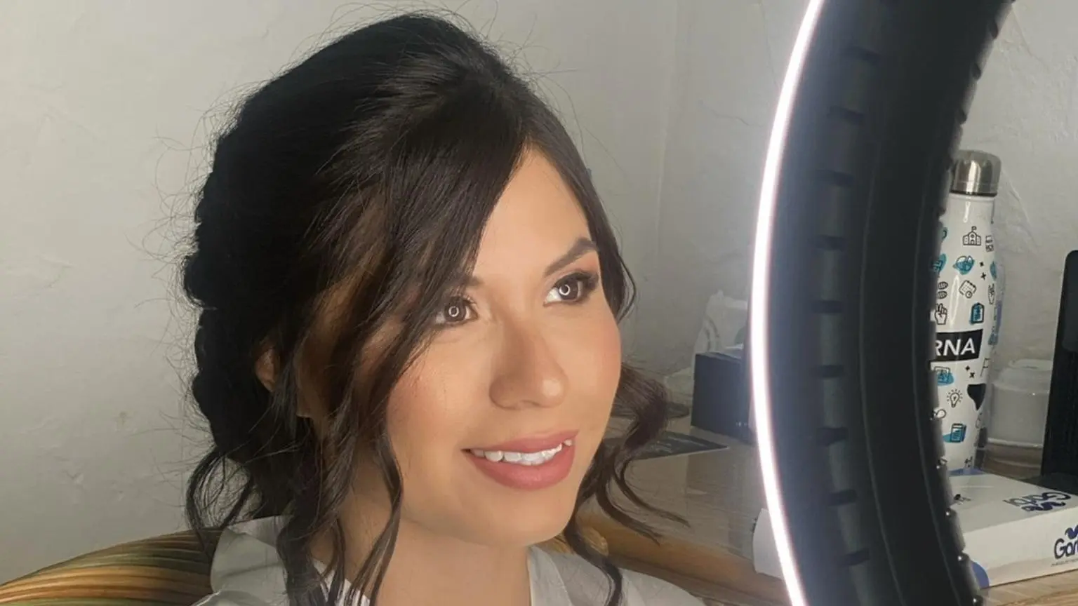 ¿Cómo te prepara una escuela de maquillaje profesional para el éxito?